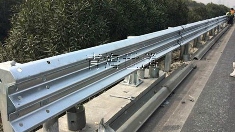 1514969719770209.jpg 三波護(hù)欄18水.jpg