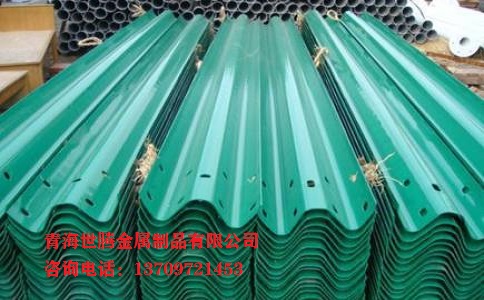 <a href='http://www.jiawangshuidian.cn/shuangbohulan/'target='_blank'>波形護欄</a>板