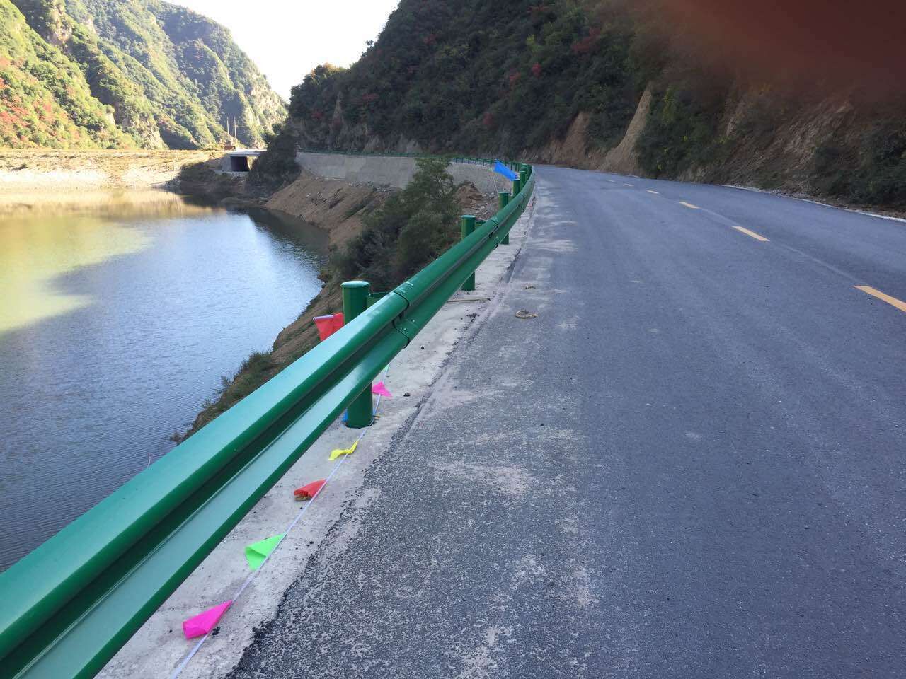 1637718836688600.jpg <a href='http://www.jiawangshuidian.cn/shuangbohulan/'target='_blank'>波形護欄</a> (16).jpg