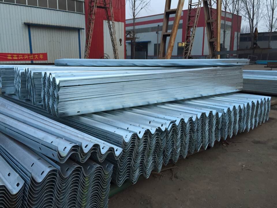 <a href='http://www.jiawangshuidian.cn/shuangbohulan/'target='_blank'>波形護欄</a> (11).jpg