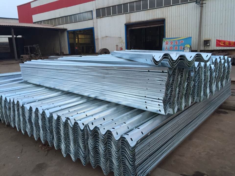 <a href='http://www.jiawangshuidian.cn/shuangbohulan/'target='_blank'>波形護欄</a> (1).jpg